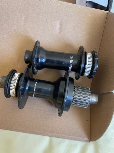 Par de cubo boost shimano mt410