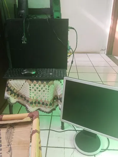 Vende se computador antigo