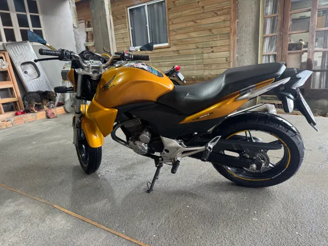 Vendo CB 300R 