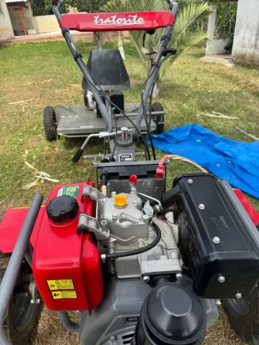 Tratorito Marca Branco, novo sem uso com roçadeira.