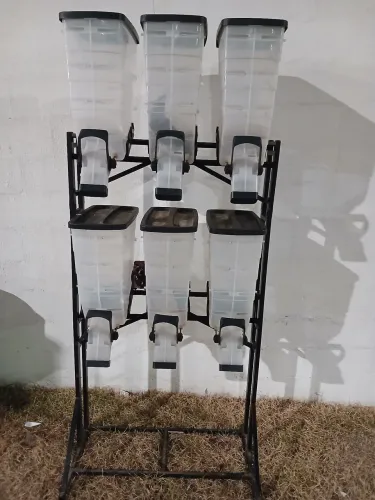 Vende se Expositor Dispenser 6 Módulos Grãos Ração Durapets Cor preto