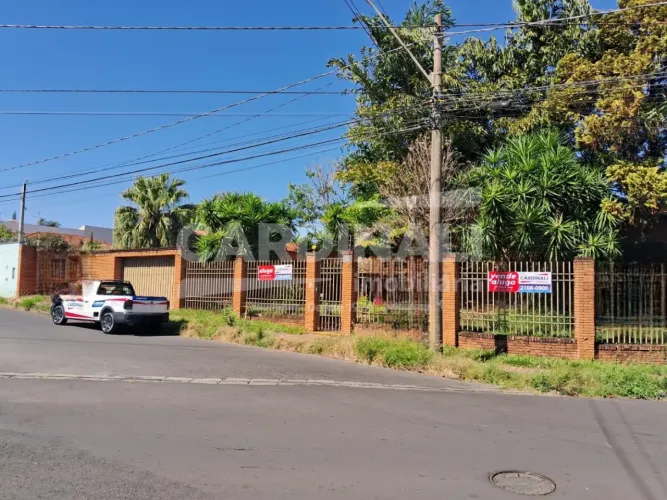 Casa ampla, várias salas e dormitórios, perfeito para clínicas e similares.