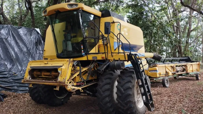 Colhedeira New Holland TC 5090