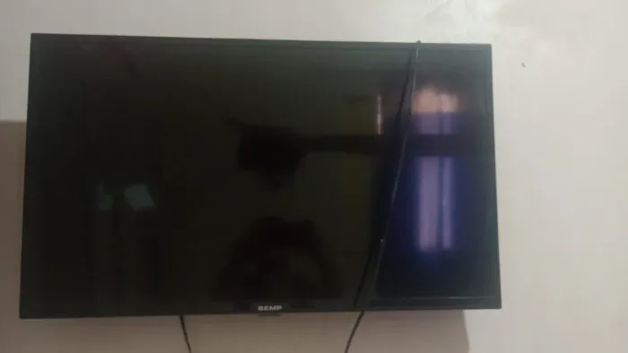 Vendo uma Tv para retirada de peças  32 polegada 