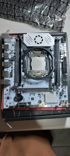 Placa mãe qiyida x99 D4 + E5 2680 v4