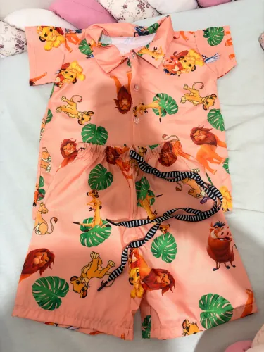 Conjunto infantil camiseta e bermuda O Rei Leão