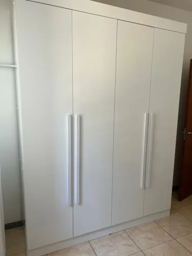 Vendo guarda-roupa de casal branco