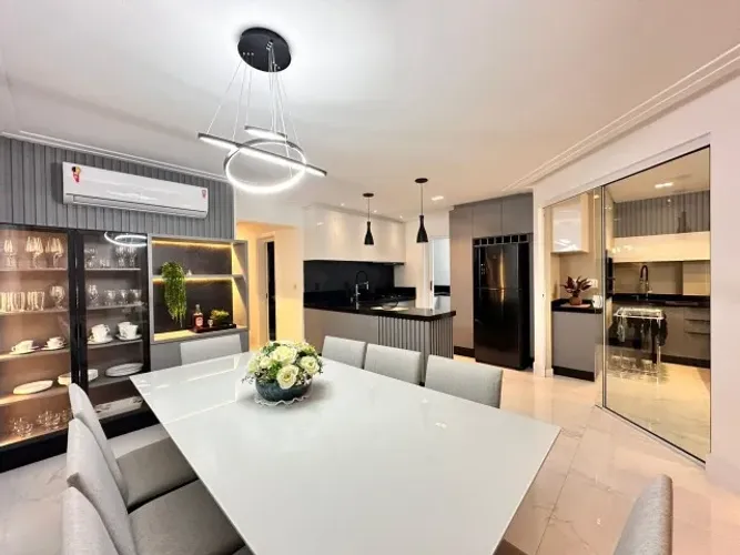 Apartamento diferenciado na meia praia finamente mobiliado ocasiao em itapema