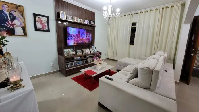 Casa a venda no Leste Vila Nova com 3 quartos sendo duas suítes montada em armários em Goi