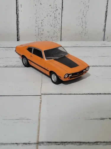 Miniatura  de carro maverick  aprox 12 cm