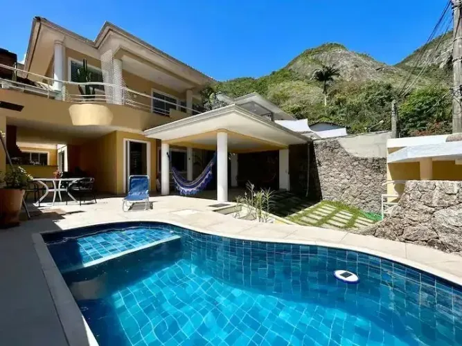 Itacoatiara - Niterói - Linda casa duplex com piscina