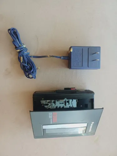 GRAVADOR PANASONIC PORTAIL COM FONTE  50 REAIS .