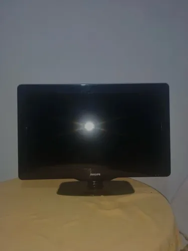 Vendo TV Philips LED 32 polegadas com entrada HDMI em perfeito estado