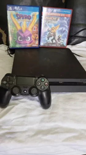 PS4- 1 TERA DE MEMÓRIA - 1 CONTROLE- 1 ANO DE USO-JOGOS DIVERSOS.