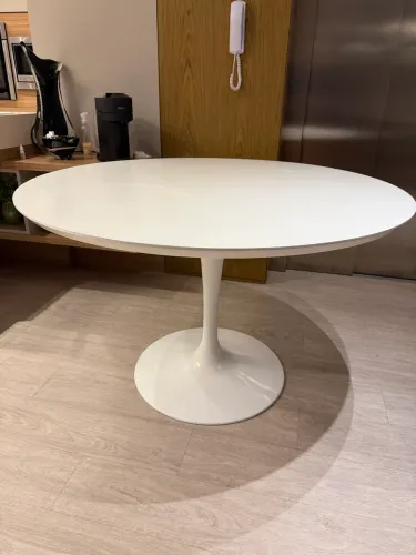 Mesa de jantar sarinen branca 1,20