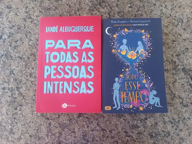 Livro para todas as pessoas intensas e livro todo esse tempo