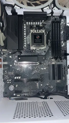 Placa mãe b650 PG Lightning ASROCK Usada