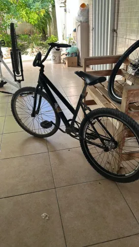 Bicicleta aro 24 aguenta muita coisa serve para entregar etc.