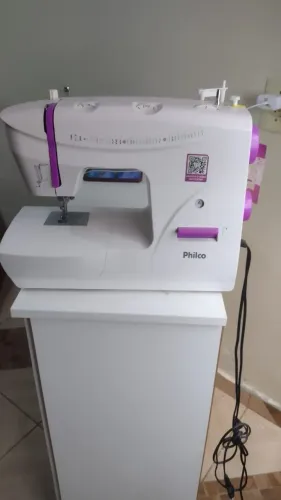 Máquina de costura philco 