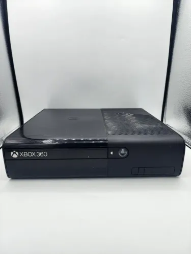 Xbox 360 Super Slim - Usado (Somente o aparelho)