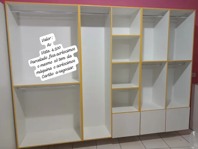 Armário expositor de Roupas