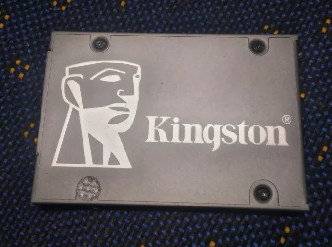 SSD Kingston KC600 de 256GB em excelentes condições