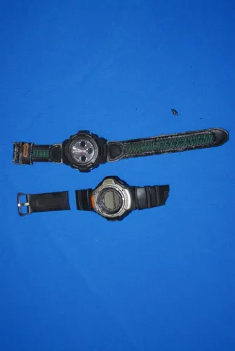  2 Relógios Casio Antigos (G-Shock + Pro Trek) - No Estado / Para Peças ou Teste