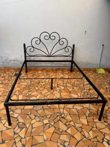 CAMA DE FERRO ANTIGA