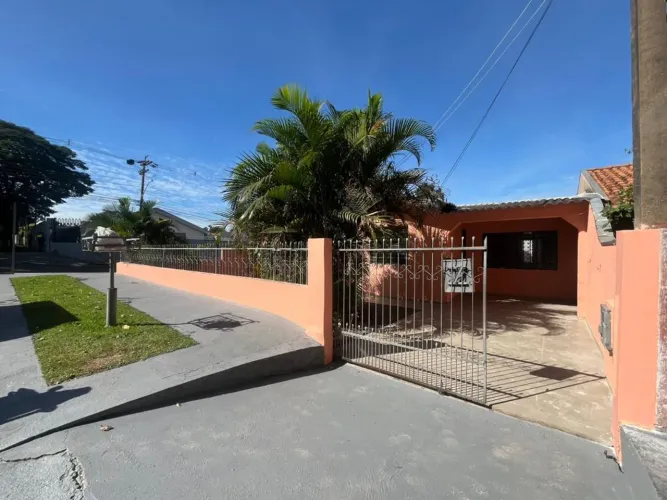 Casa para alugar em Maringá, Conjunto Habitacional Inocente Vila Nova Júnior, com 3 quarto