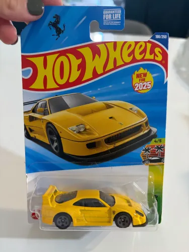Ferrari amarelo F40 Hot wheels lacrada