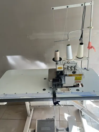 Máquina de Costura Industrial Overloke Yamata