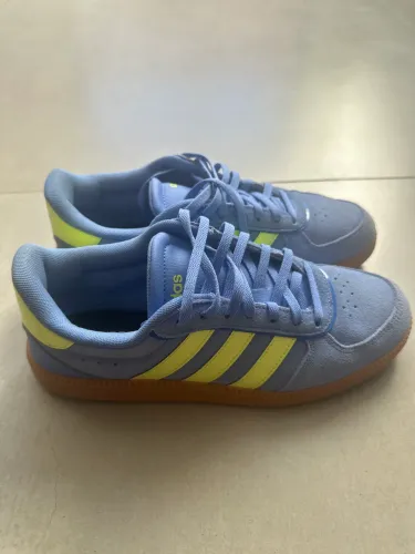 Tênis Adidas 