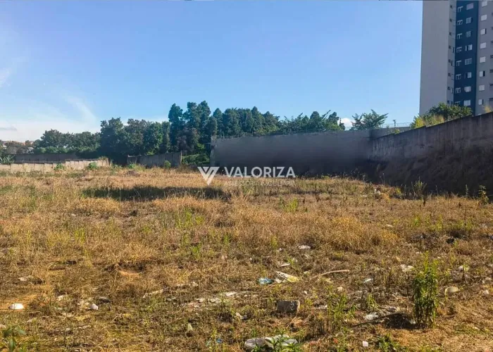 Oportunidade Comercial: Amplo Terreno Plano de 2.315 m² na Zona Norte
