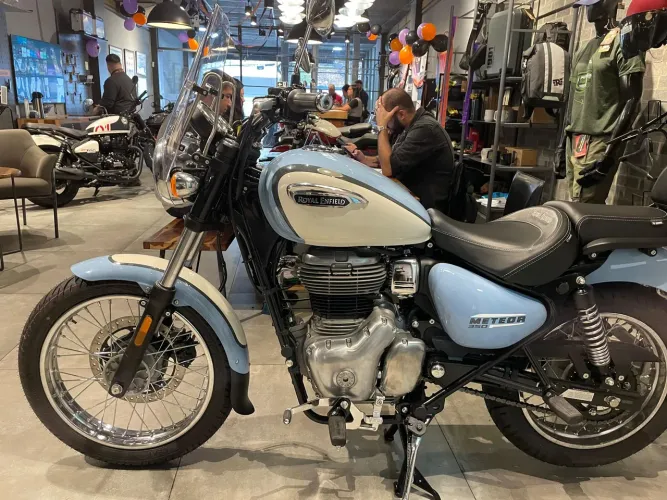 Meteor Aurora Blue 350cc - Amanda