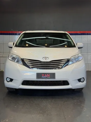 Toyota Sienna 2.5 VVT-I Hybrid XSE 2015