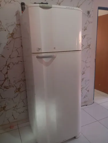Vendo geladeira Eletrolux dc49a