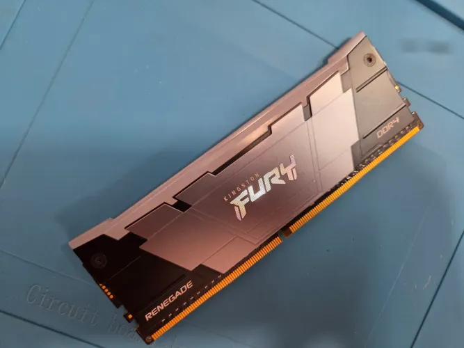 Memória RAM Kingston Fury Renegade, RGB, 16GB, DDR4, 3600MHz, CL16.