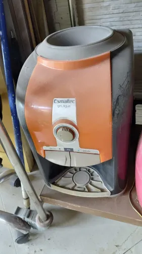 Gelagua de mesa esmaltec c/garrafão 