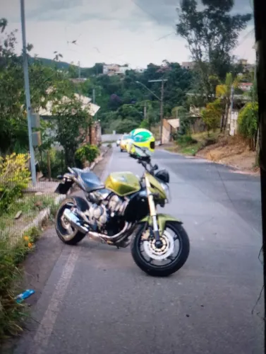 Honda CB 600f Hornet muito nova