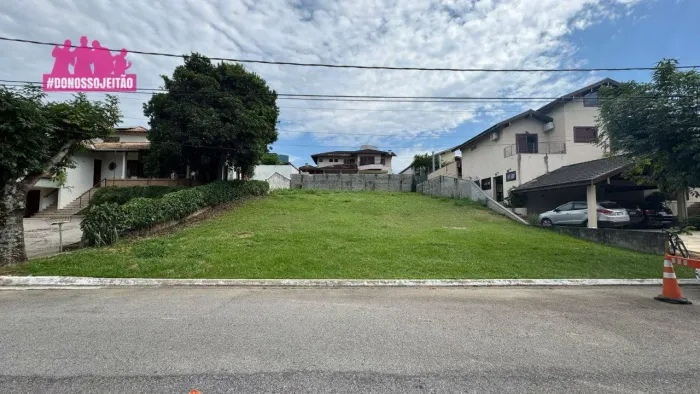 Terreno à venda, 700 m² por R$ 687.000,00 - Condomínio Colonial Village I - Pindamonhangab