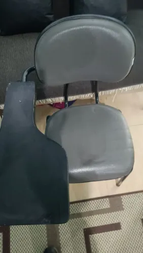 Cadeira escolar resistente 