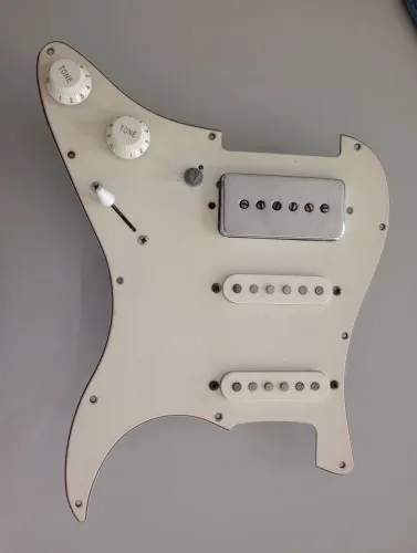 Escuro de guitarra HSS