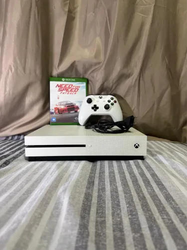 Xbox One s à venda 