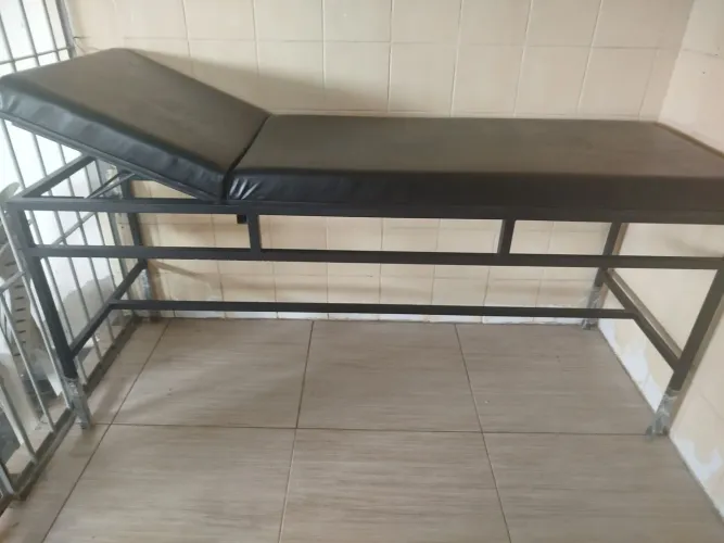 Maca Clínica Reclinável Preta - Semi Nova