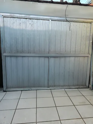 Portão de Garagem em Alumínio Usado ? Grande e Inteiro