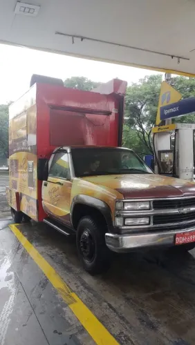 Caminhão 3/4 baú food truck