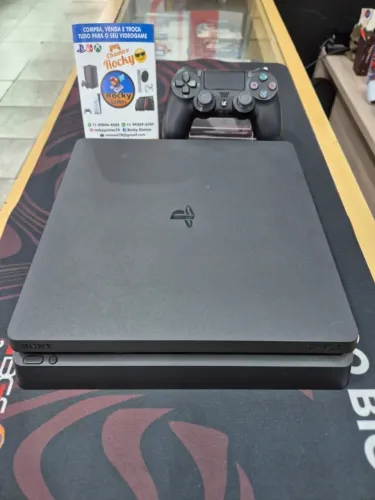 PS4 Slim 1TB em excelente estado