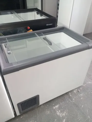 NZ. Freezer horizontal tampa de vidro 300 litros GELOPAR 