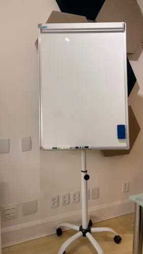 LOUSA QUADRO BRANCO CAVALETE RODINHAS
