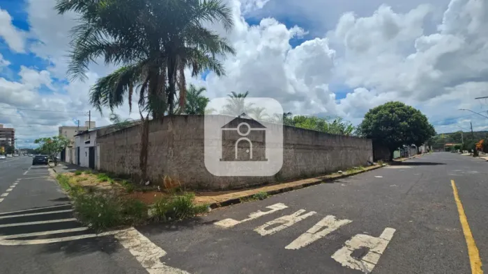 Terreno para venda no bairro Santa Mônica